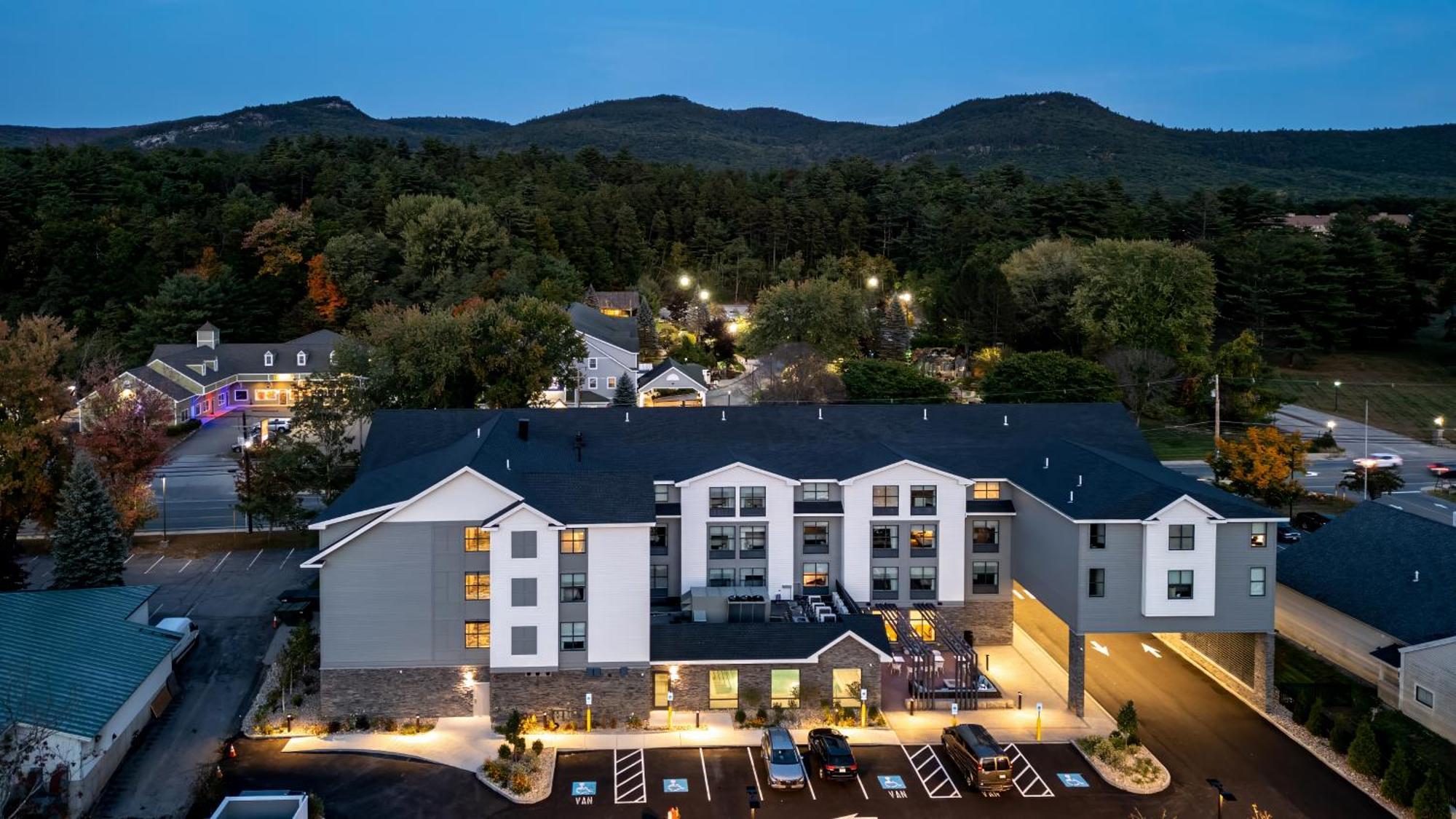 Hilton Garden Inn นอร์ทคอนเวย์ ภายนอก รูปภาพ