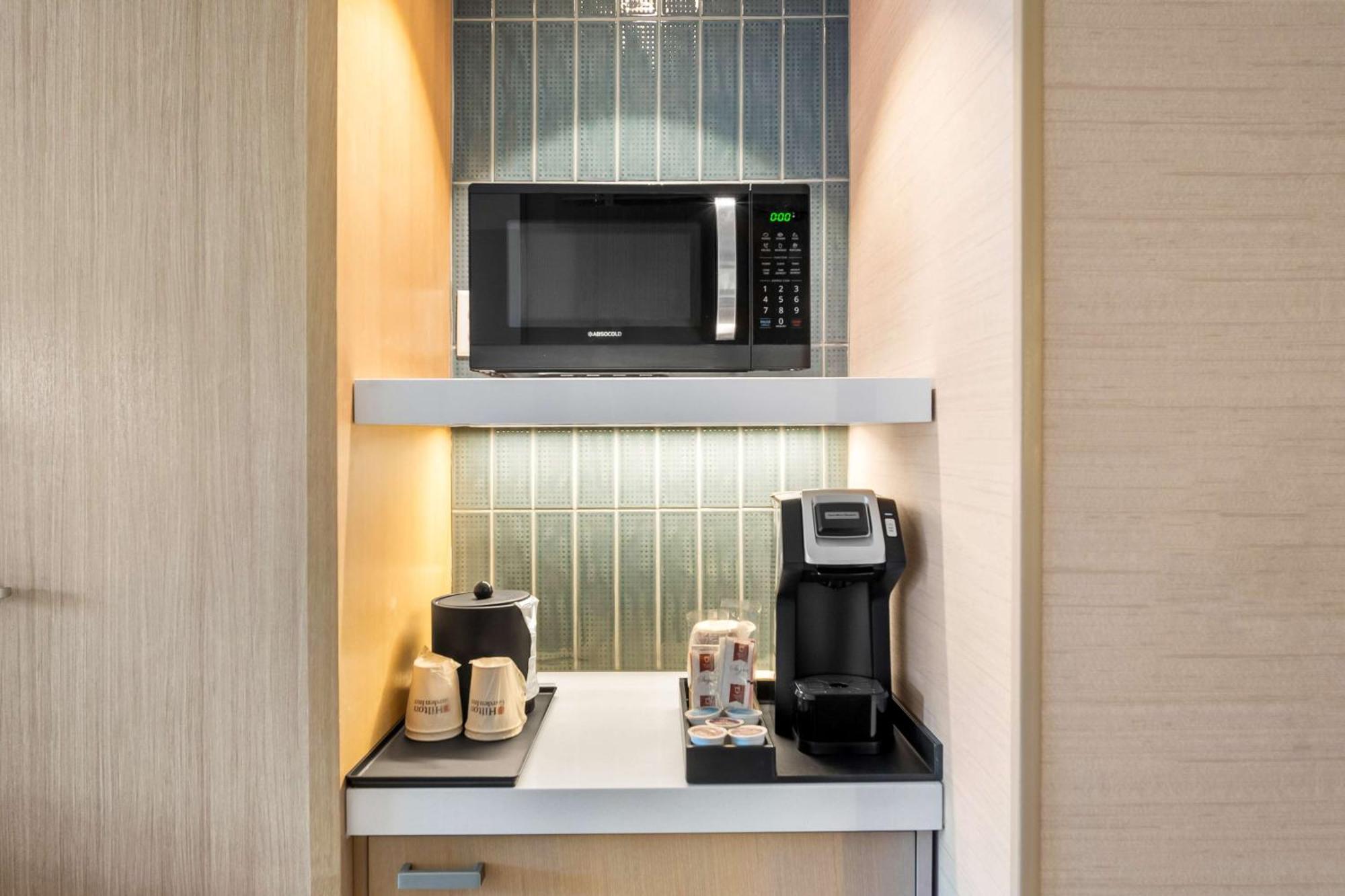 Hilton Garden Inn นอร์ทคอนเวย์ ภายนอก รูปภาพ