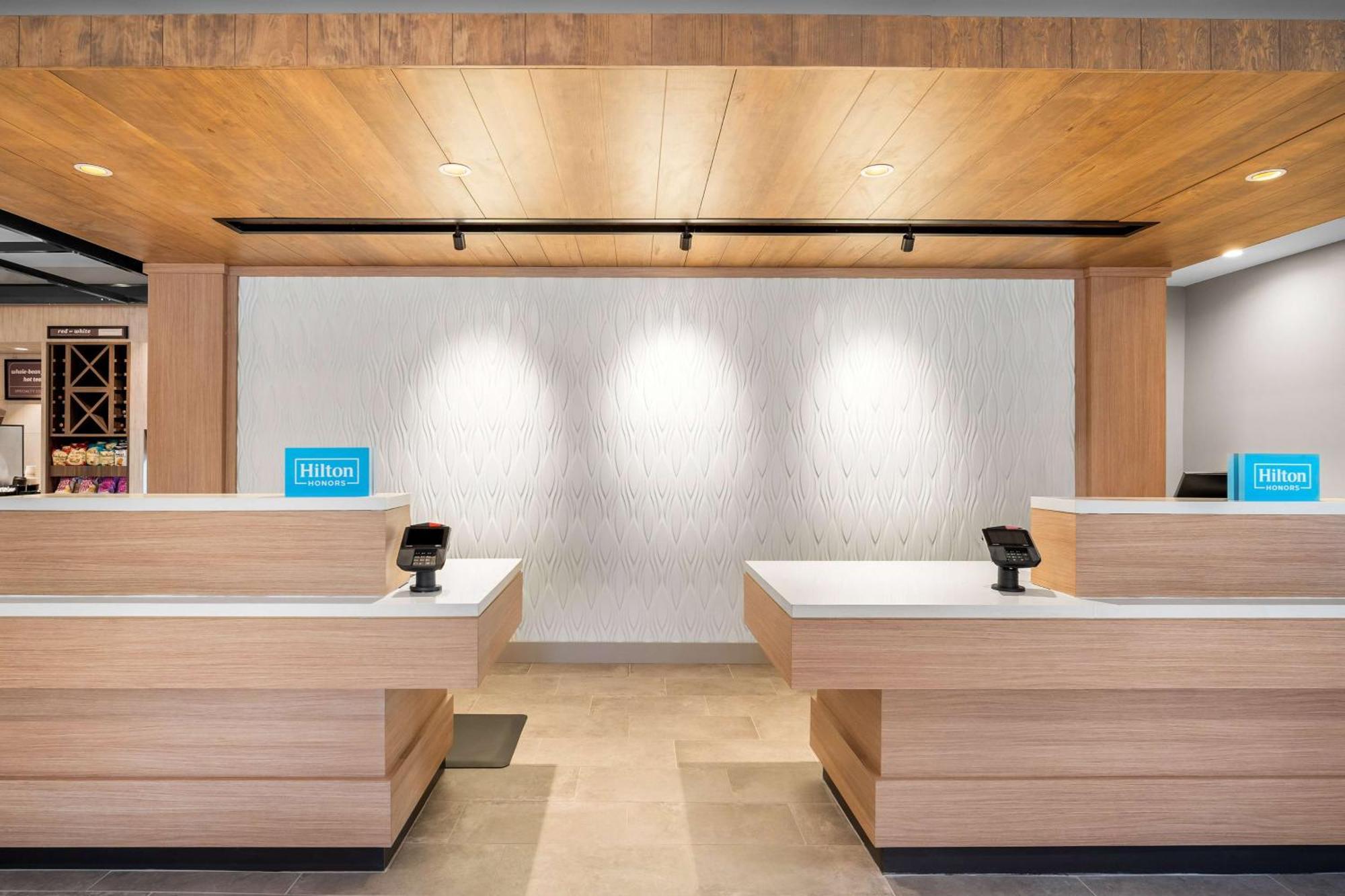 Hilton Garden Inn นอร์ทคอนเวย์ ภายนอก รูปภาพ